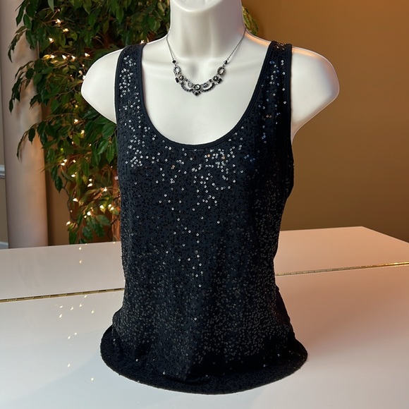 🥂🍾NEW YORK & COMPANY BLACK SEQUIN TOP SIZE SMALL🥂🍾 - Picture 2 of 13